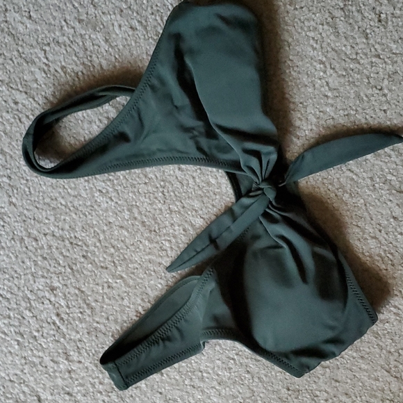 Bikini - Picture 4 of 5